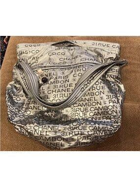 CHANEL Unlimited Ligne 31 Rue Cambon Silver Metallic Coated Canvas Shoulder Bag